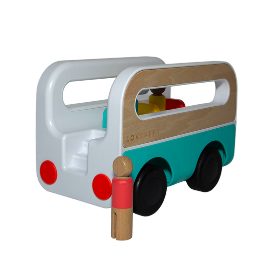 Autobus en bois et ses 3 passagers